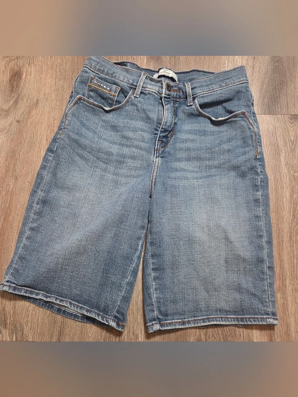 Levi’s Women’s Denim Bermuda Shorts Size 4 Long Jean Shorts Y2K
